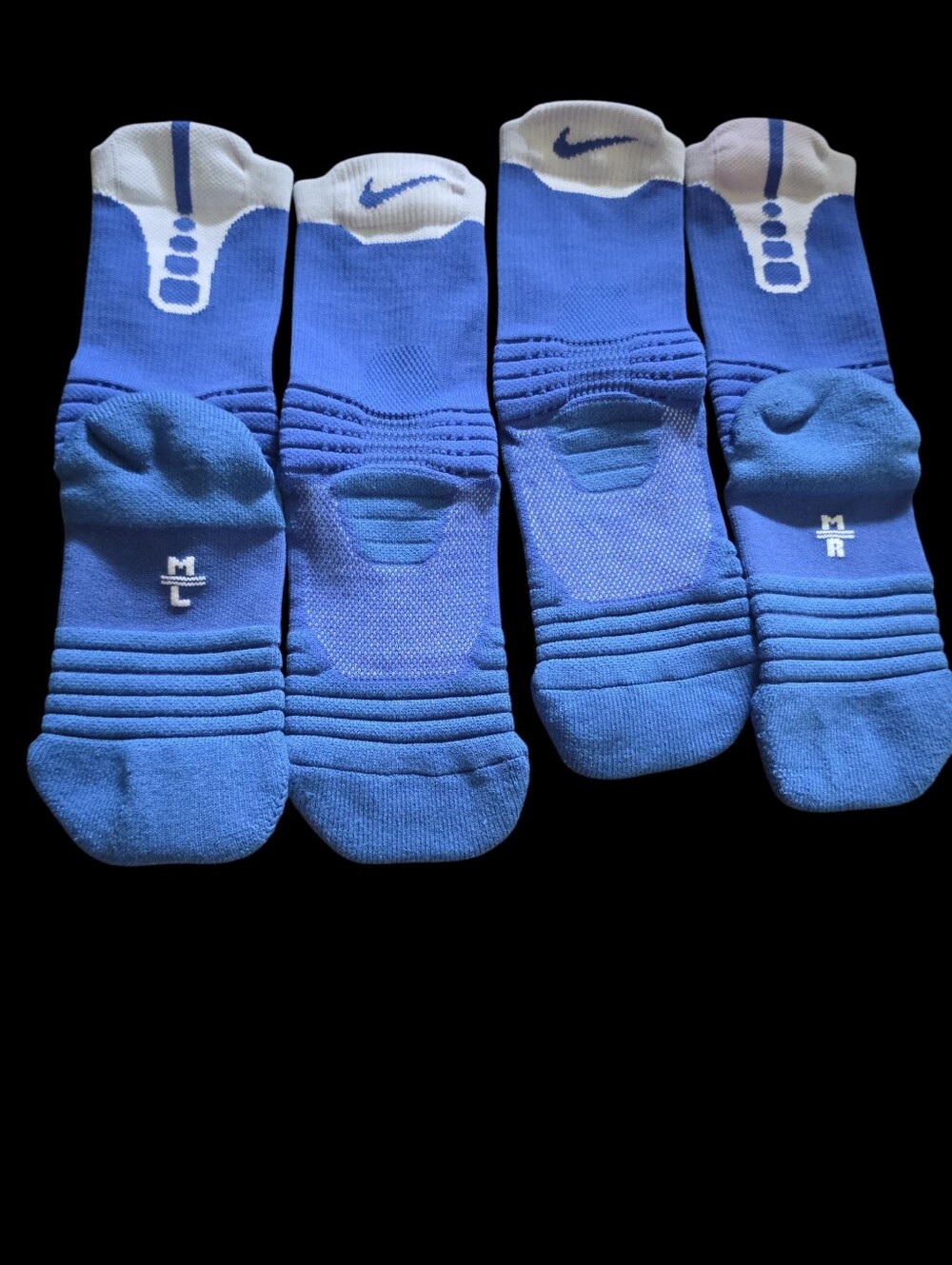 2 Pair of Nike Elite Basketball Crew Socks Size Medium. Fits M 6-8 W 6-10 New